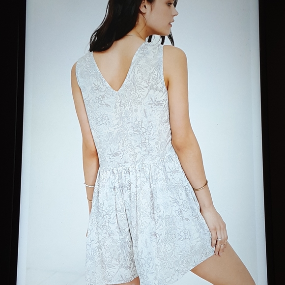 🌻Cute Ecote Romper! - Picture 2 of 6